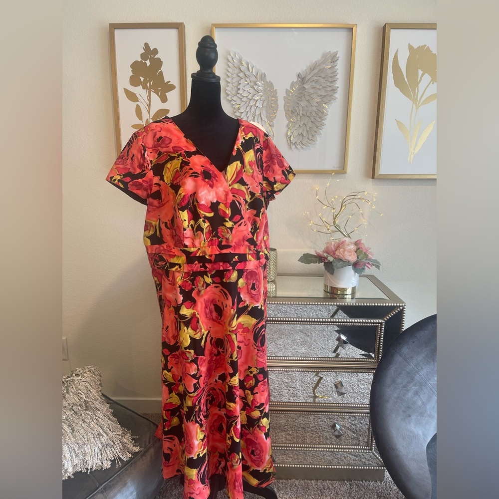 Le Bos Dress Size 16W Floral Flutter Sleeves side zip